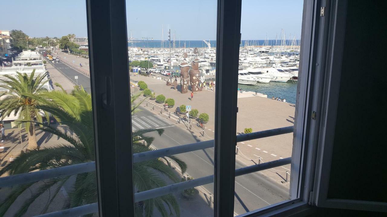 Apartament Marina Port カンブリルス エクステリア 写真