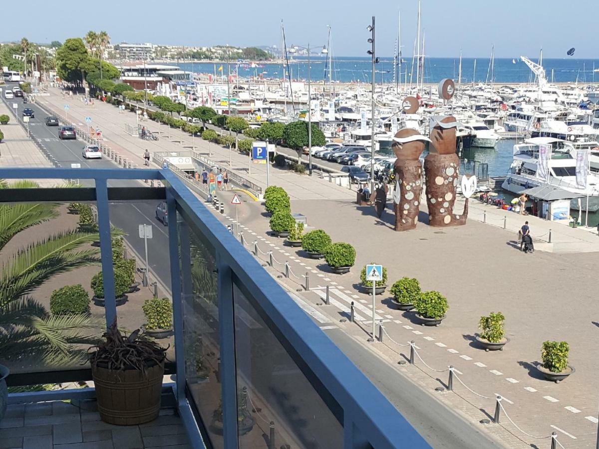 Apartament Marina Port カンブリルス エクステリア 写真